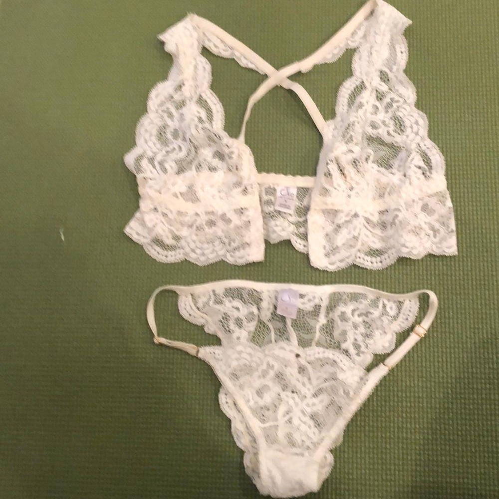 Cho intimate set. Never used. Size small